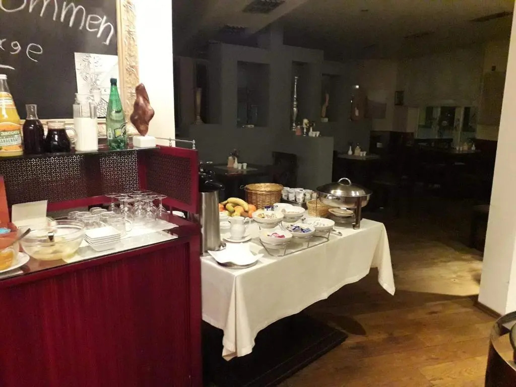 City Hotel