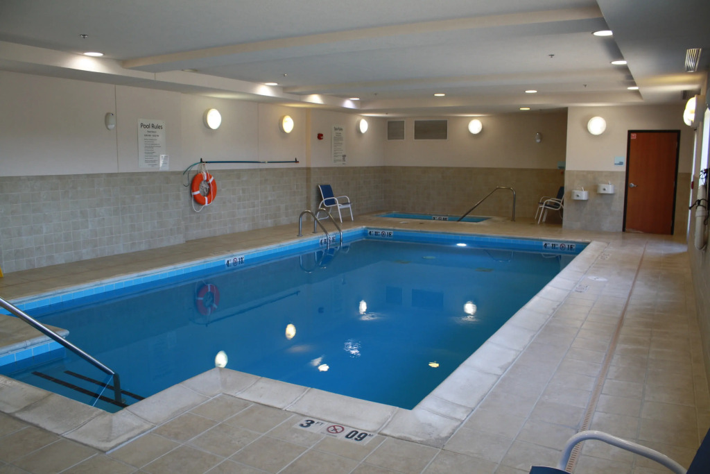 Holiday Inn Express & Suites Morton Peoria Area by IHG