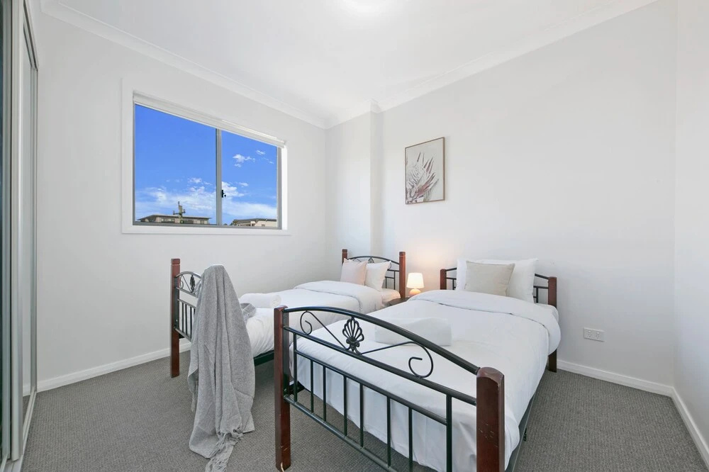 Wentworthville 2 Bedrooms Apartment with Free Parking by KozyGuru