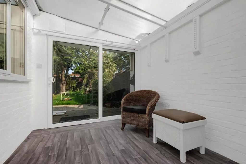 Heathrow Living Stanwell Serviced House 5 bedrooms