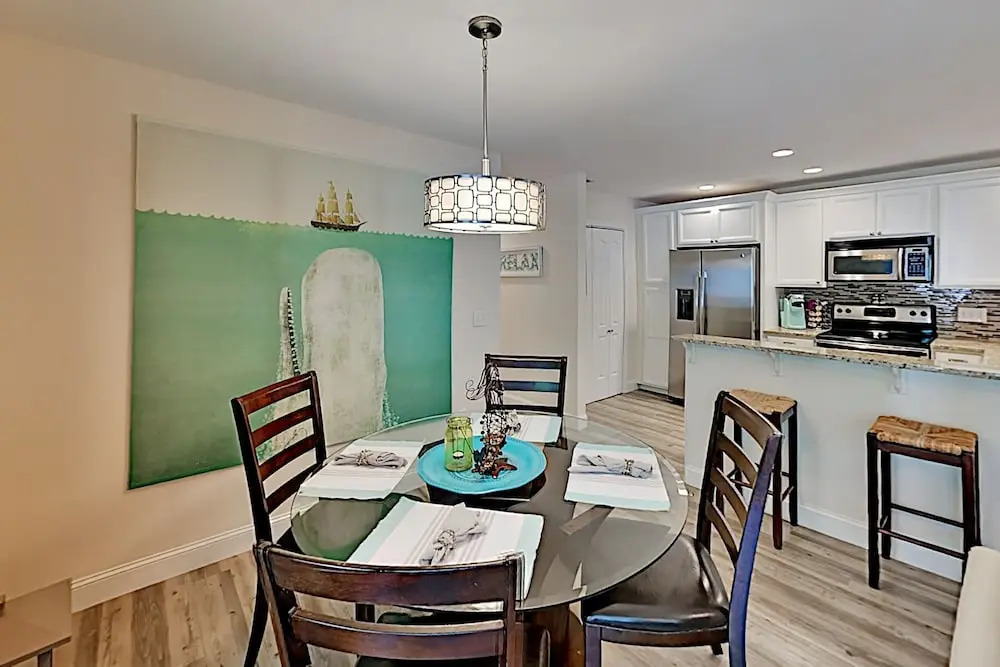 8forestg 2 Bedroom Condo