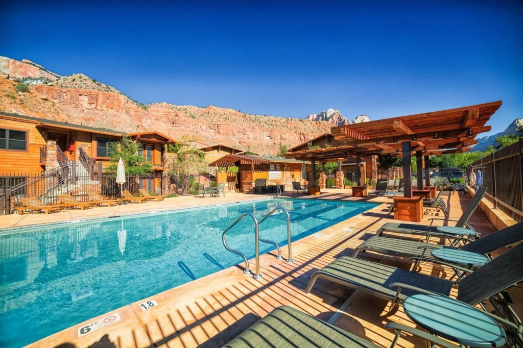 Отель Cable Mountain Lodge