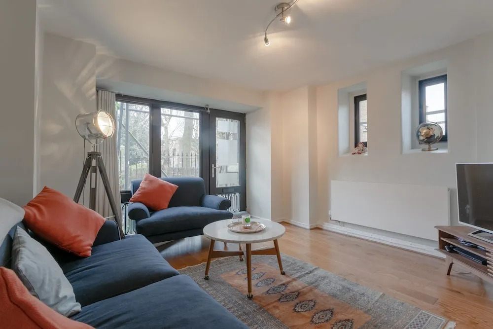 Stunning 2 Bedroom Flat in Converted Church in Bethnal Green