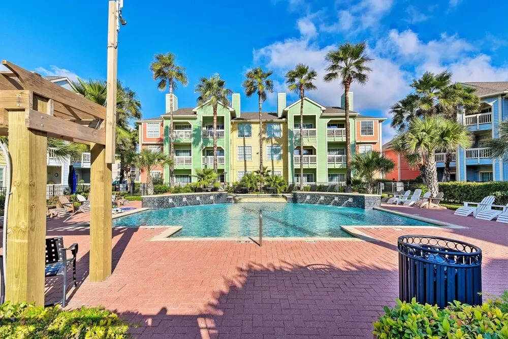 Steps to Beach & Seawall! Galveston Condo w/ Pool