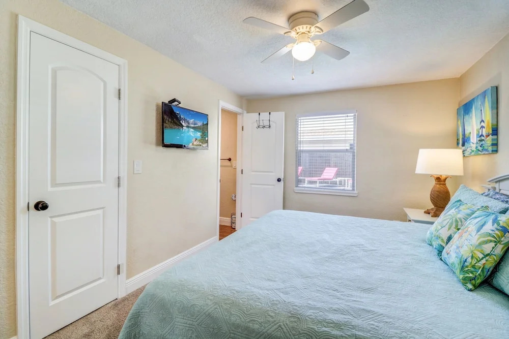 New Listing! Spacious Haven W/ Pool & Hot Tub 5 Bedroom Home