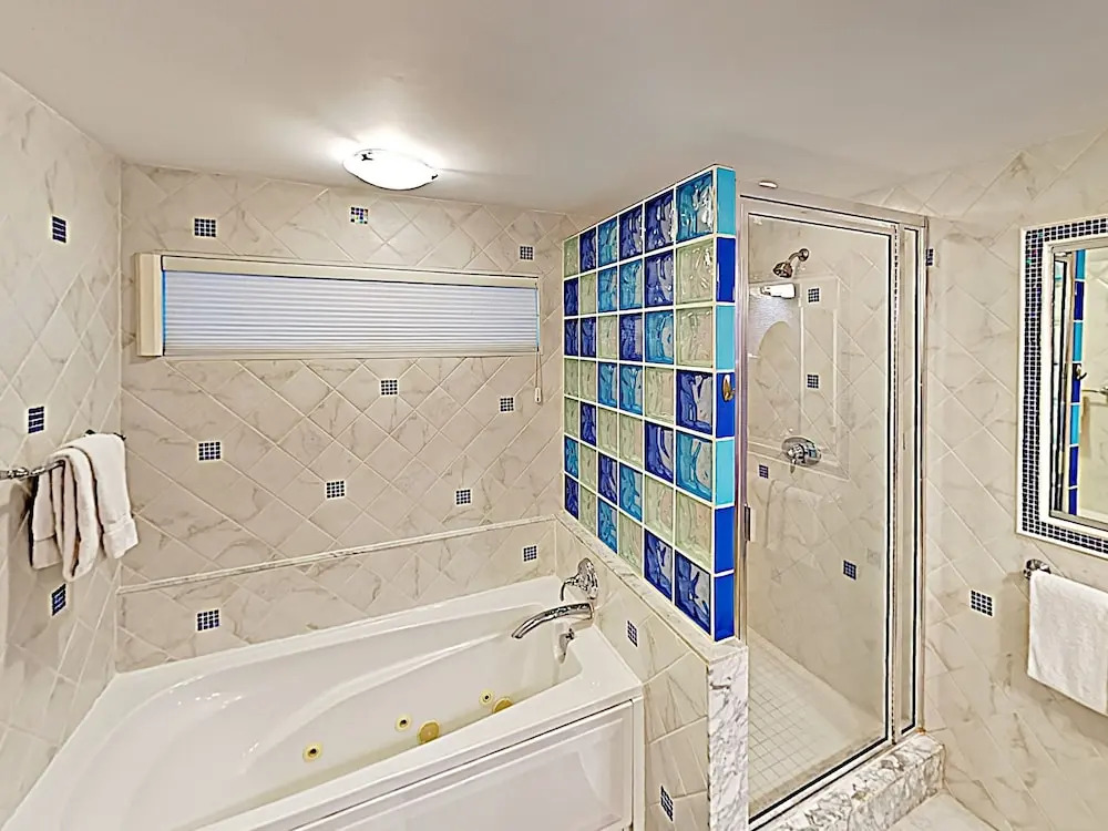 Canal-front Dream W/ Private Pool, Spa & Dock 3 Bedroom Home