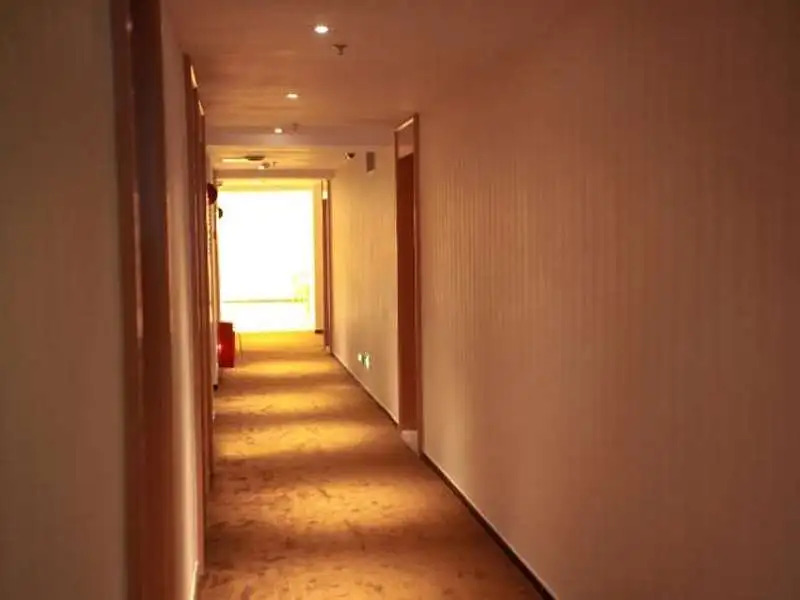 IU Hotel Neijiang High-speed Passenger Terminal Qiujiazui Overpass