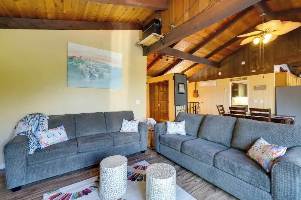 < 1 Mi to Port of Alsea: Inviting Gem w/ Hot Tub