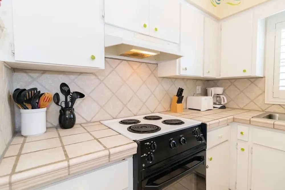 AM Beach Place Unit 6