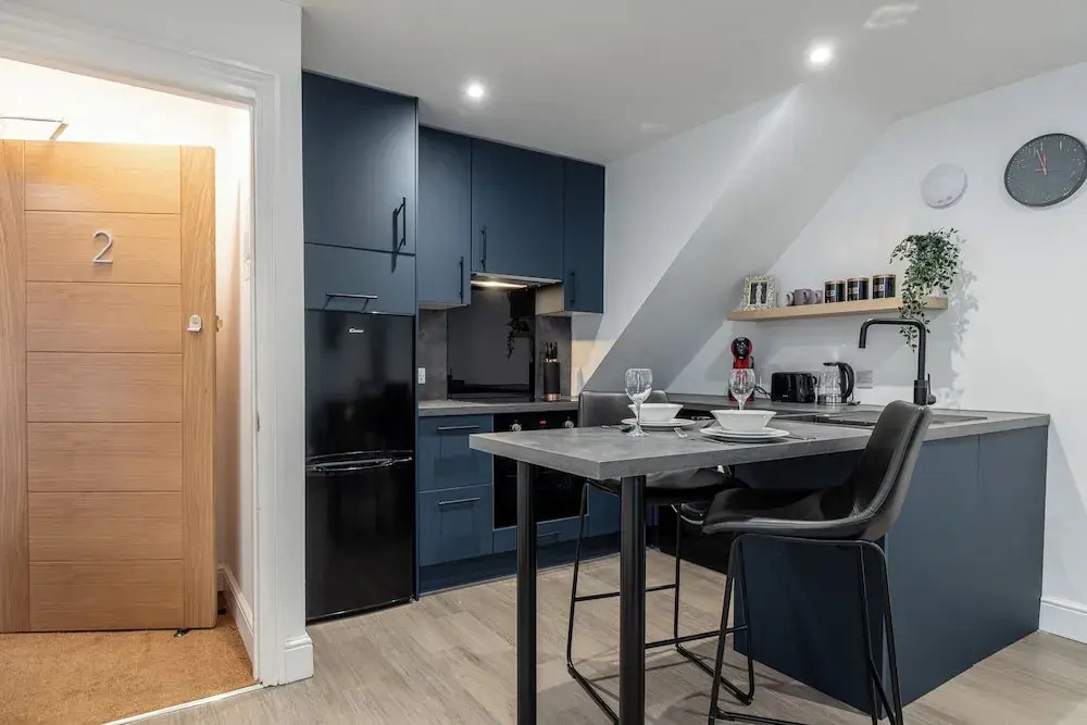 Gorgeous 1 BD in Central Cheltenham