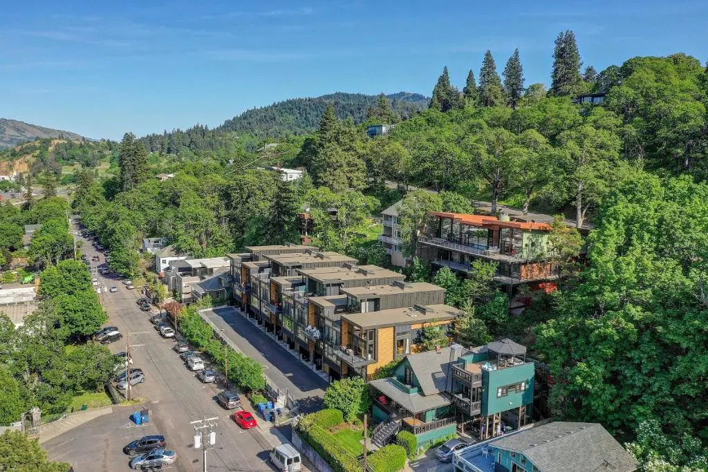 ALOFT-River View-AC-5BR/2.5BA
