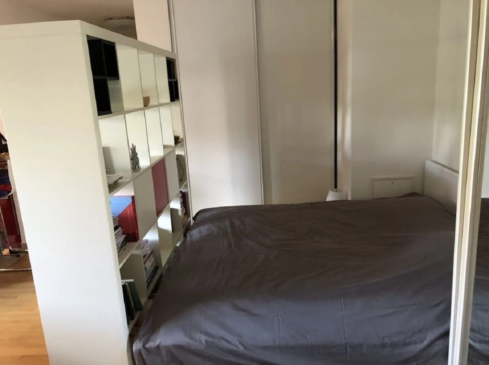 Furnished Studio on the Floor