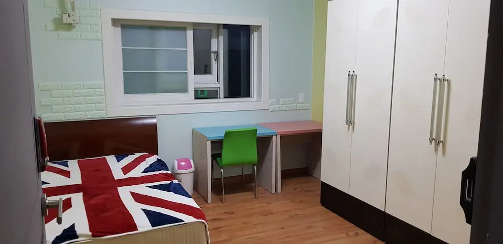 Line Guesthouse