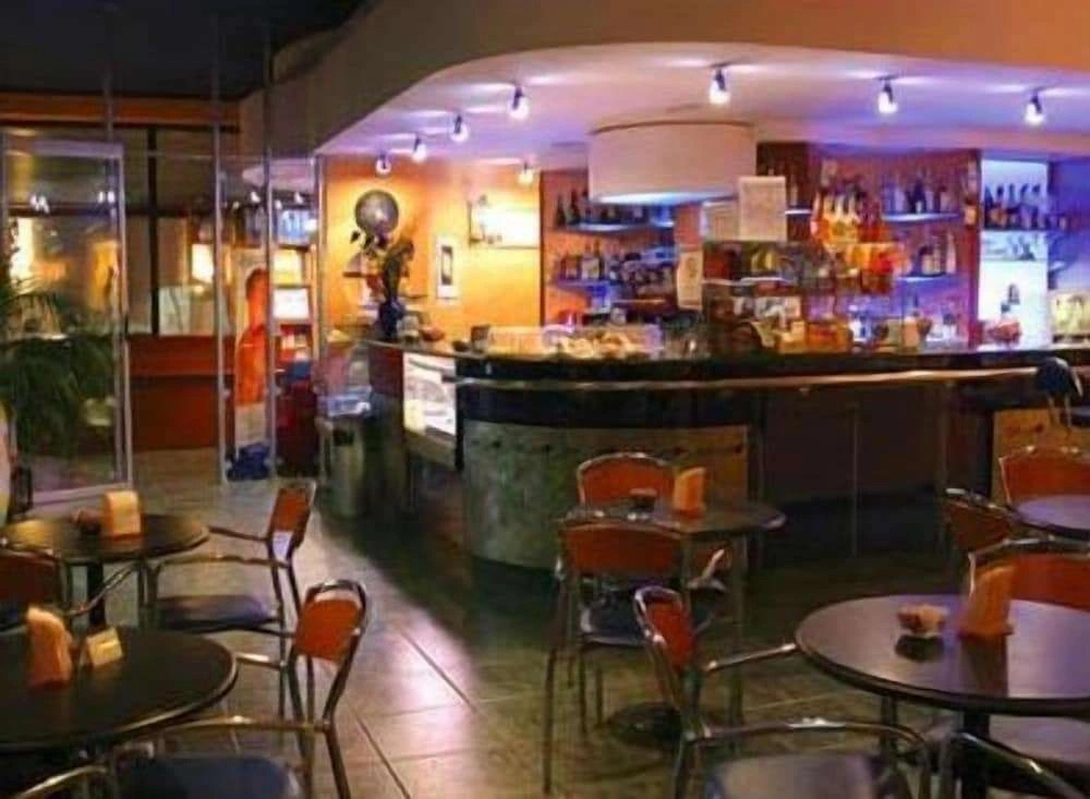 Hotel Blue Roses