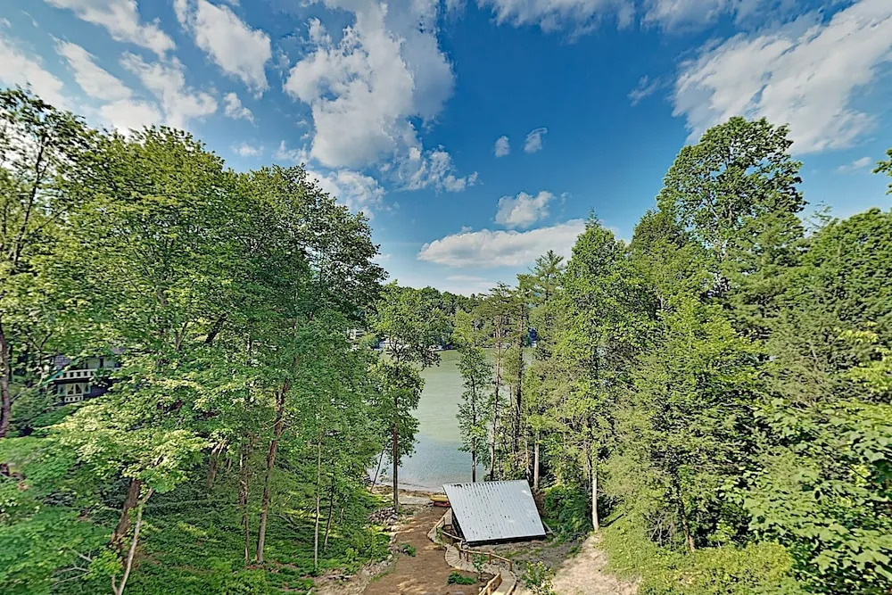 Brand-new Lakefront W/ Boathouse 4 Bedroom Home