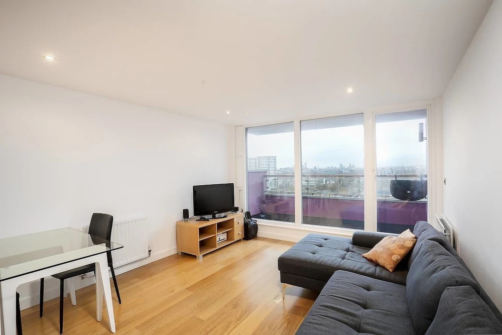 Great 2BR Flat - 10 min to Stratford & Victoria Pk