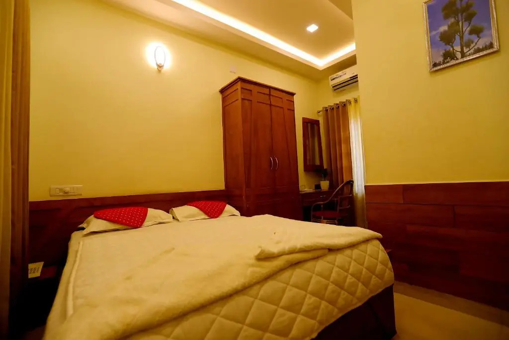 SAPPHIRE INN