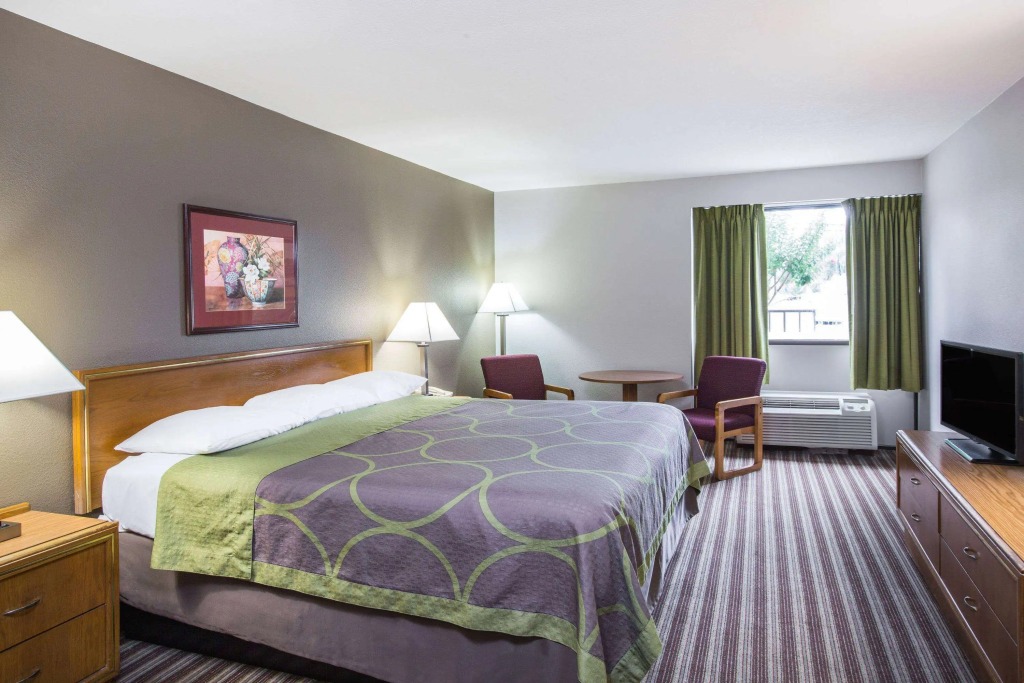 Super 8 by Wyndham Oxford MS University Area