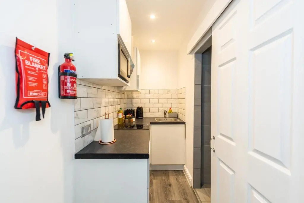 Five Seasons Liverpool City - Modern Studios near Anfield
