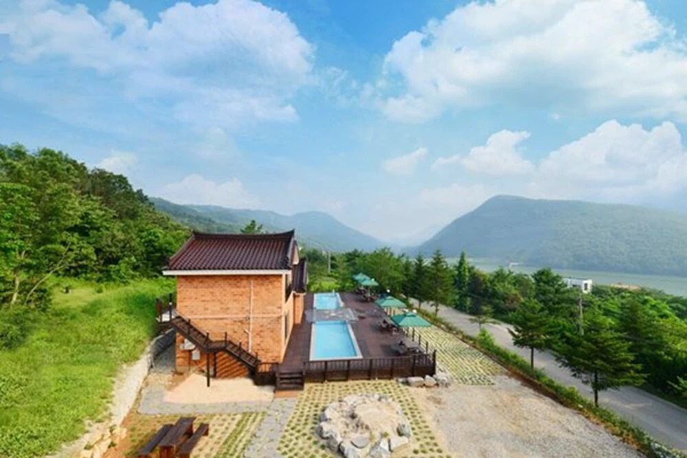 Sancheong Skylight Lake Pension