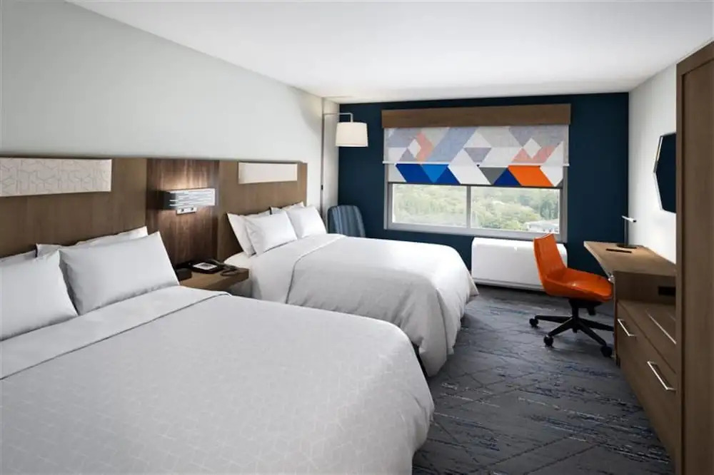 Holiday Inn Express & Suites Overland Park South by IHG