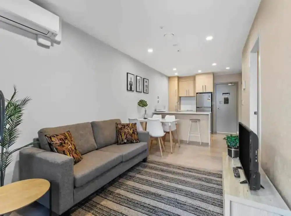 Stunning 2BR w/ Views Near Sky Tower- Zodiak Stays