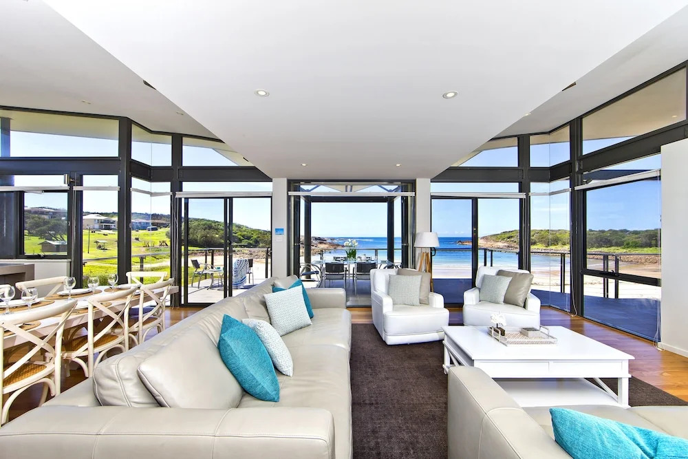 Sails on the Beachfront - Exclusive Seaside Home