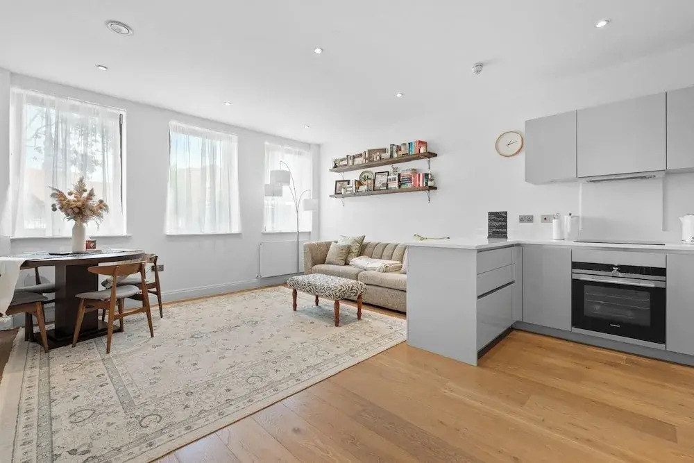 London Road Apartment in Isleworth