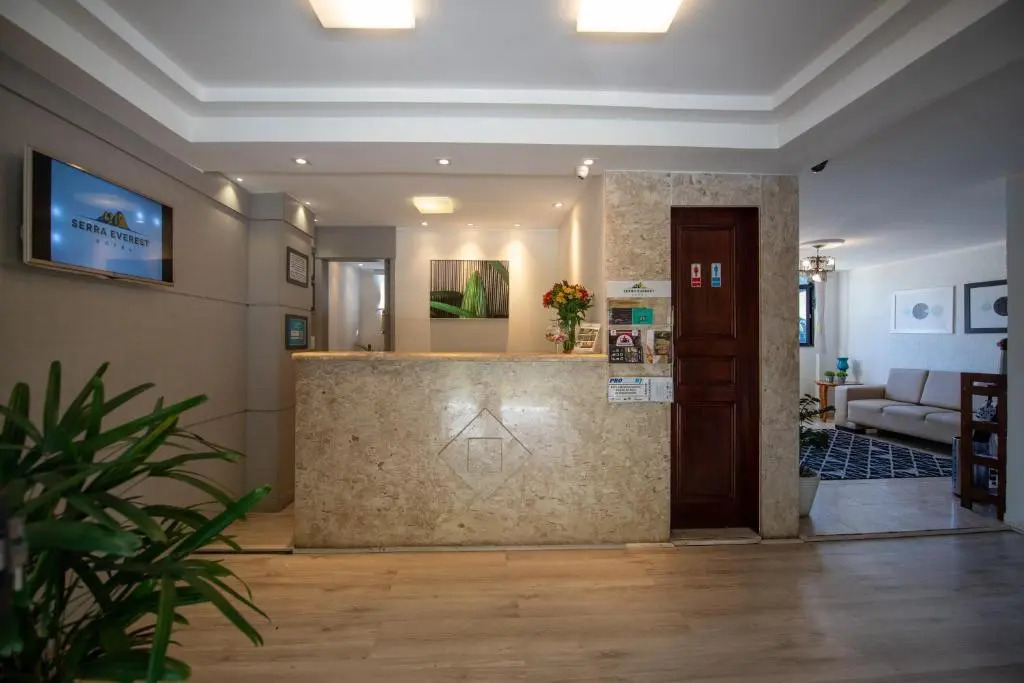 Hotel Serra Everest