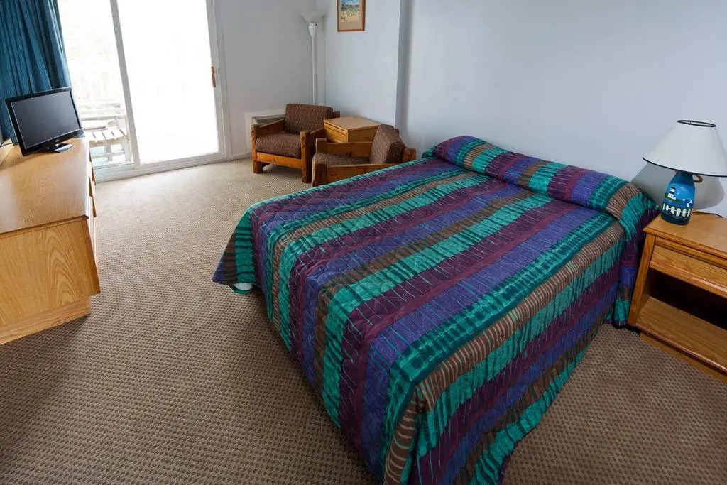 Crest Motel
