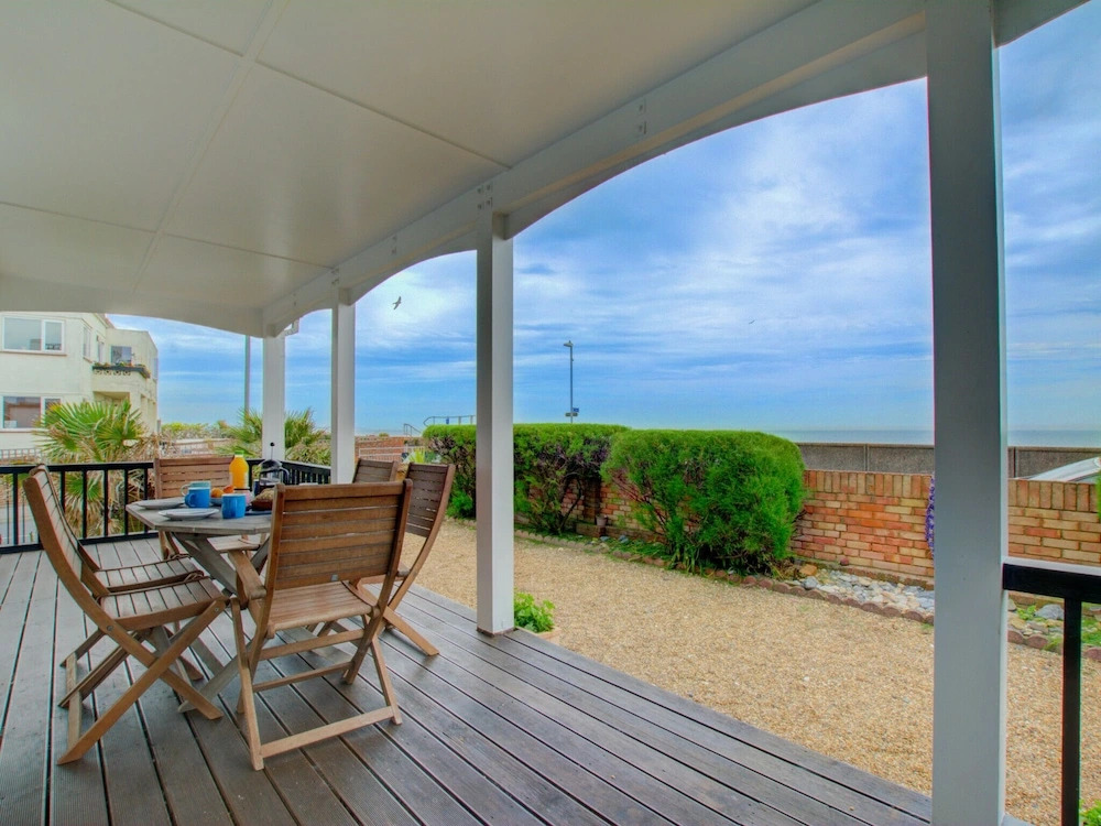 Seaside Holiday Home in Deal near Hiking, Nightlife, & Squash Club