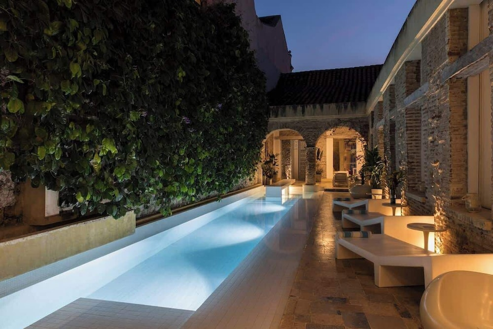 NOK Luxury Colonial Villa 6BR With Pool, Staff & Breakfast at Getsemani