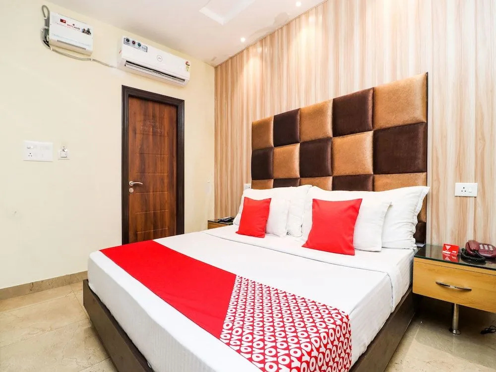 OYO 18377 Hotel New City Top