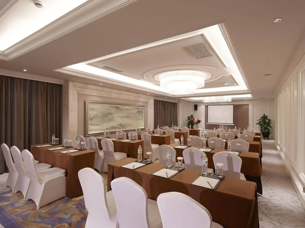 Days Hotel & Suites Fudu