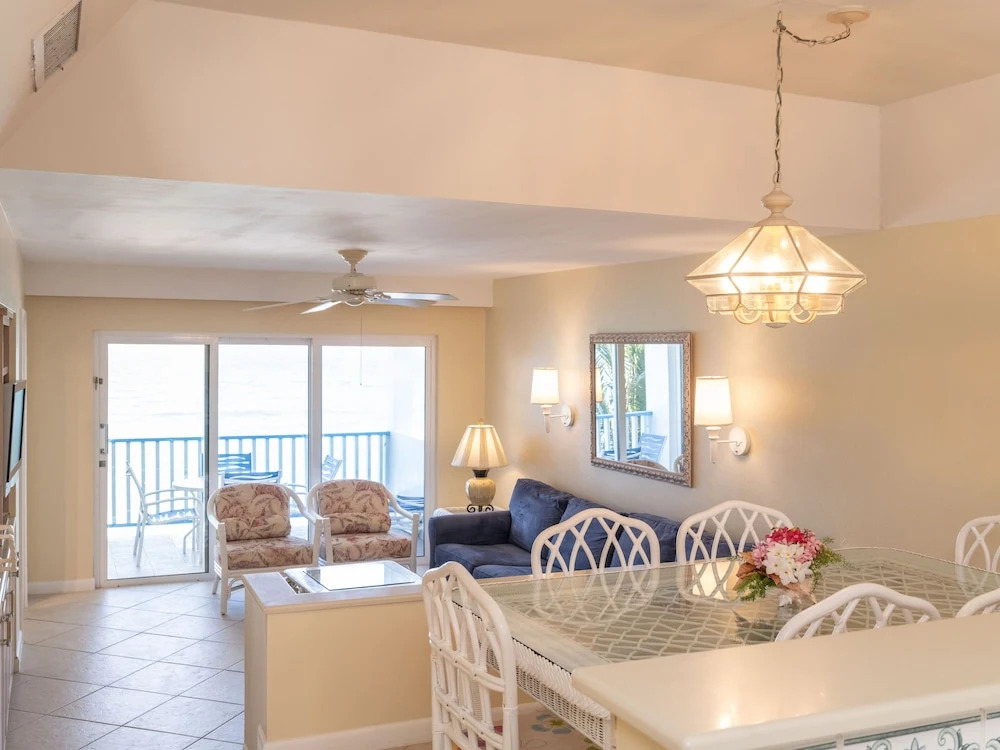 Deluxe Ocean View Villas - Just Steps From White Sand Beaches