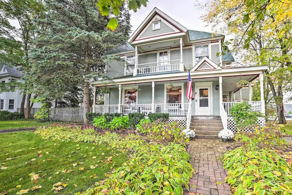 Historic Gaylord Home in Heart of Downtown!