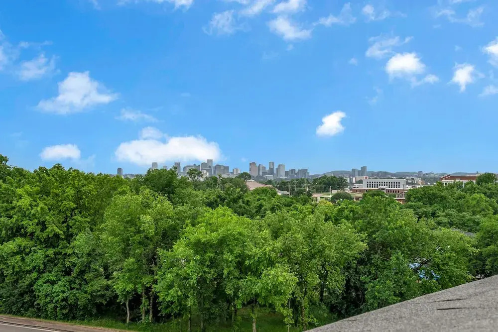 Rooftop Large Backyard Fire Pit Near Downtown Nashville