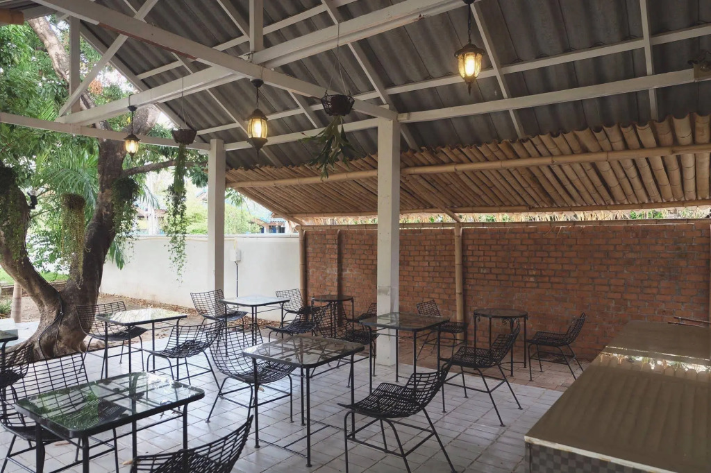 Plern Room And Backyard