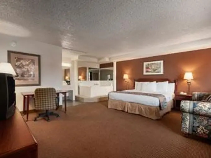 Super 8 Dallas Love Field Market Center