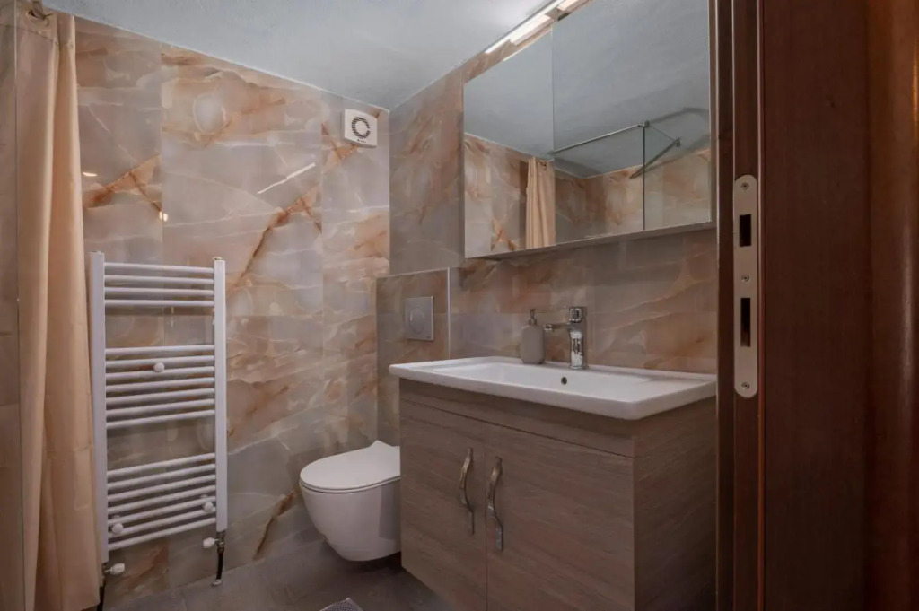 Kosmos Service Apartment City Center 2 With Parking