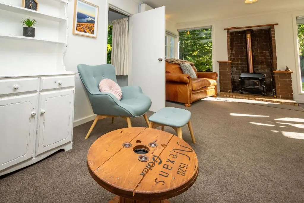 Hop, Skip and Jump to the Lake - Te Anau House