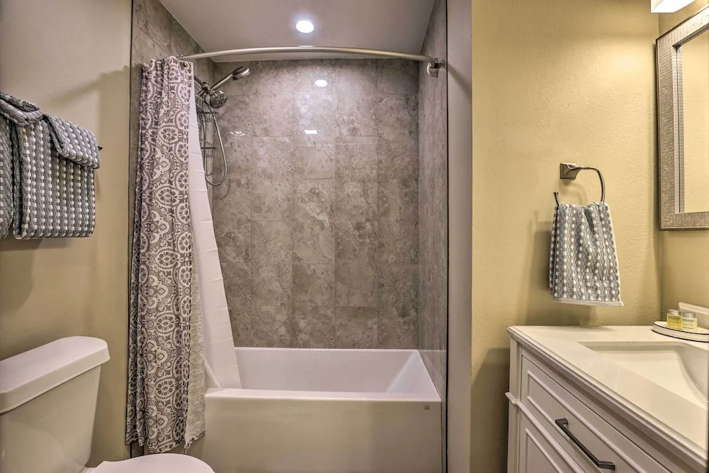 Cozy Winter Park Condo, Walk to Ski Shuttle!