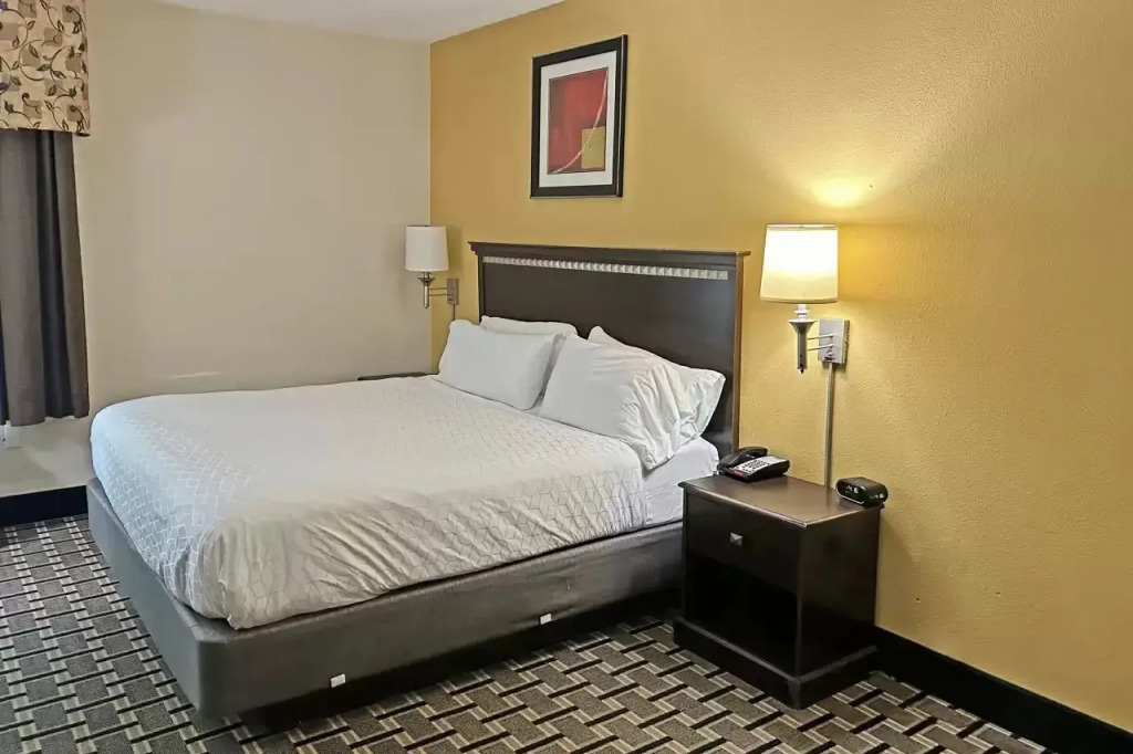 Holiday Inn Express Hotel & Suites Lexington-Hwy 378