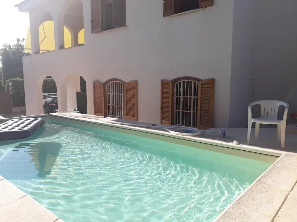 Apartment in Villa with Swimming Pool 20 Meters from the Sea