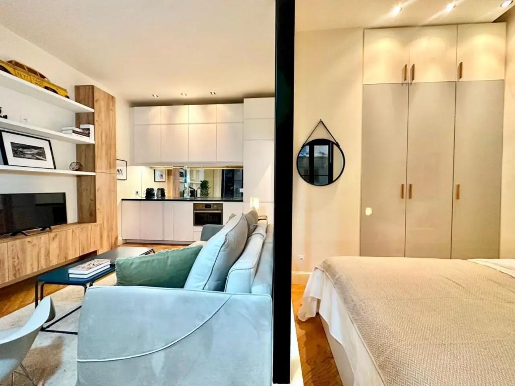 Family Apartment In Front Of The Eiffel Tower