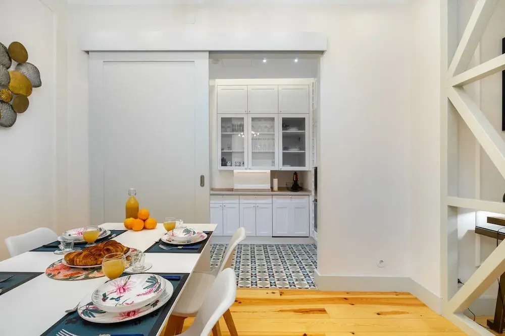 Luxury Stay In Prime Location W/ Ac, Lift & Private Patio