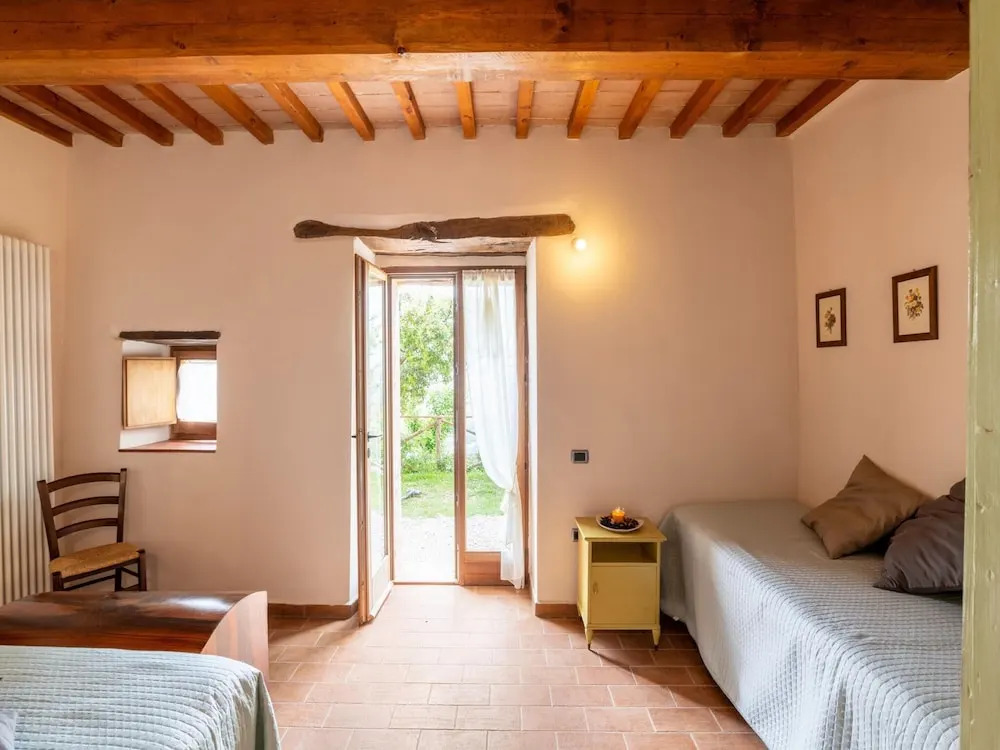 Graceful Holiday Home in Acqualagna with Swimming Pool