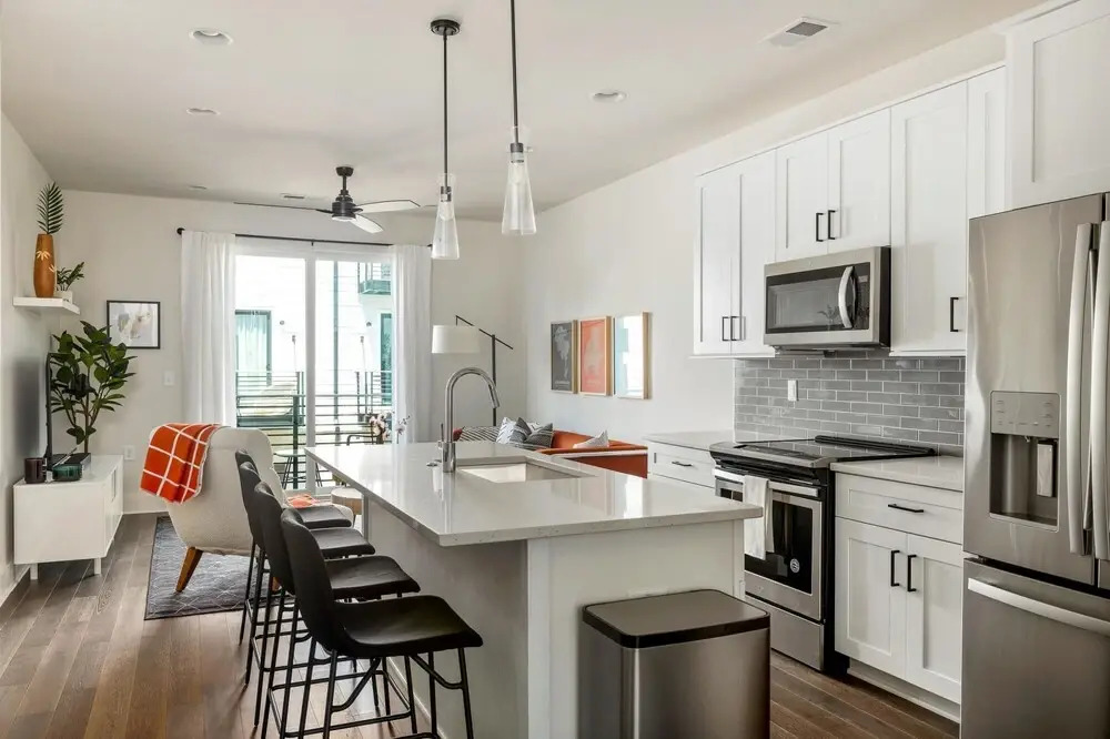 Cheerful Townhome With Garage EAV Local