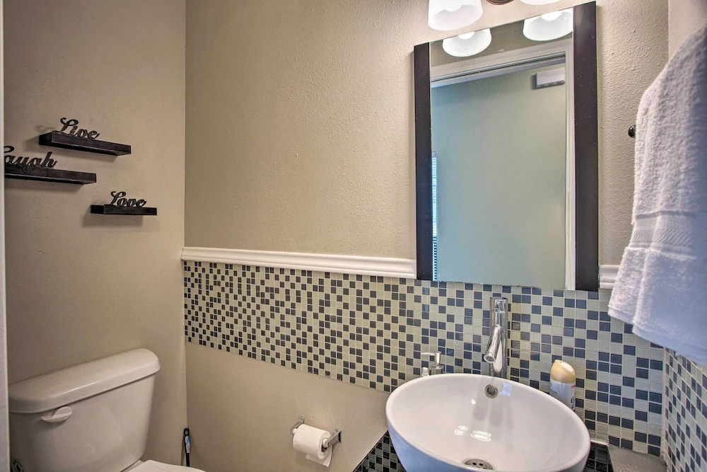 5 Mi to Dtwn: Family-friendly Fort Worth Home