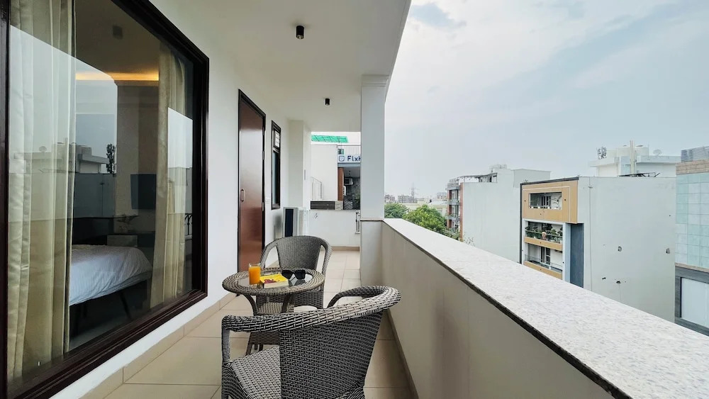 BluO 3BHK Golf Course Road Balcony Lift